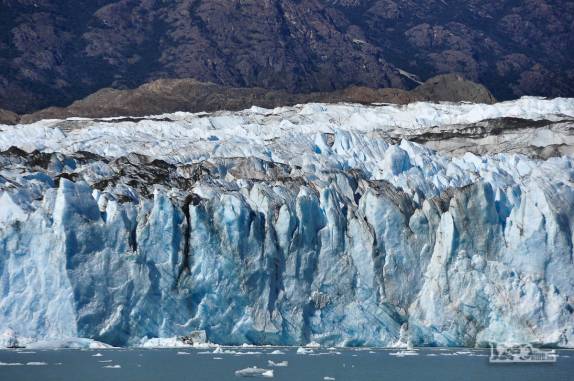 A imponente parede de gelo do glaciar Viedma, no Parque Nacional Los Glaciares, região de El Chaltén, no sul da Argentina